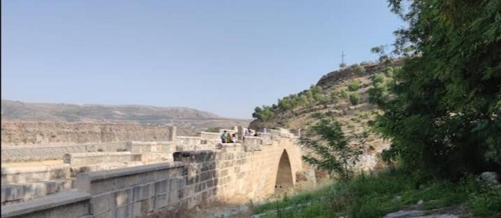 Nemrut Dagi Isik Pansi̇On Motell Karadut  Exteriör bild