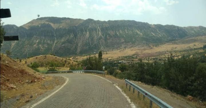 Nemrut Dagi Isik Pansi̇On Motell Karadut  Exteriör bild