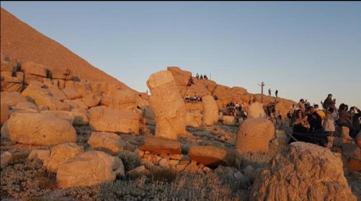 Nemrut Dagi Isik Pansi̇On Motell Karadut  Exteriör bild