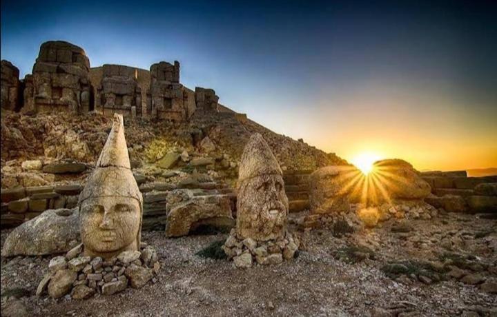 Nemrut Dagi Isik Pansi̇On Motell Karadut  Exteriör bild