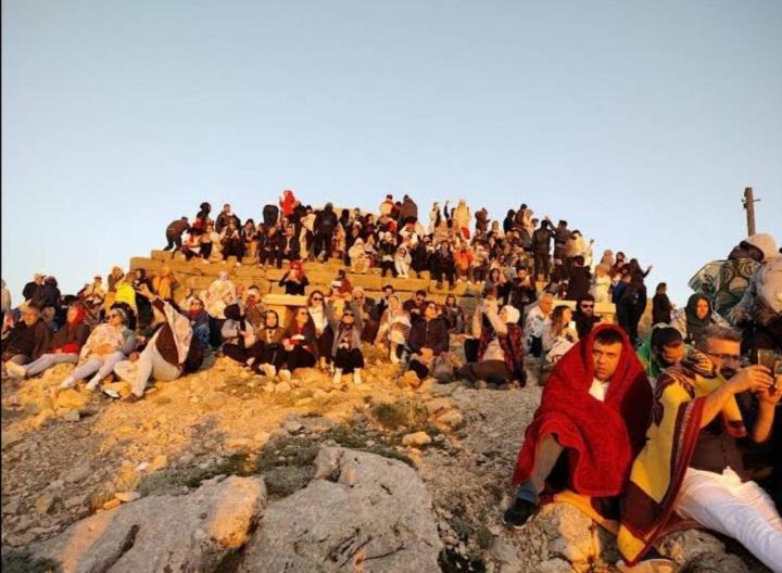 Nemrut Dagi Isik Pansi̇On Motell Karadut  Exteriör bild