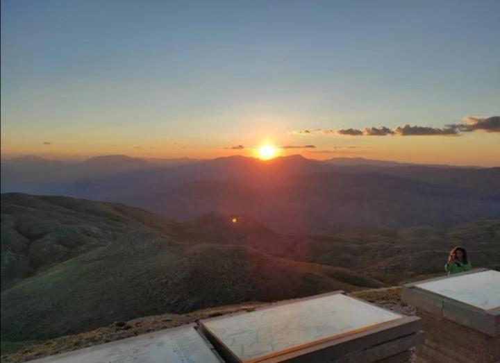 Nemrut Dagi Isik Pansi̇On Motell Karadut  Exteriör bild
