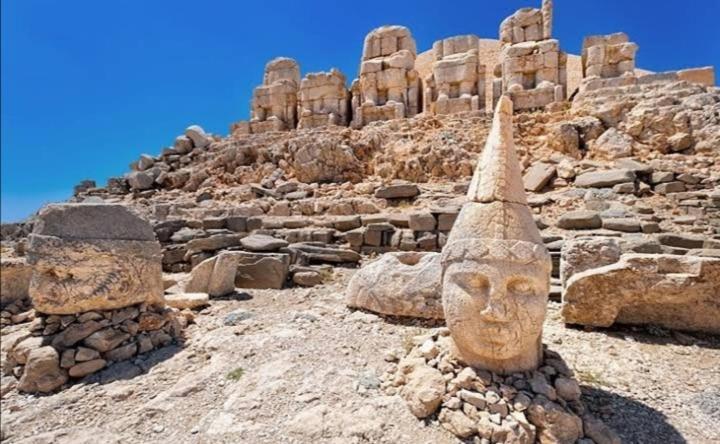 Nemrut Dagi Isik Pansi̇On Motell Karadut  Exteriör bild