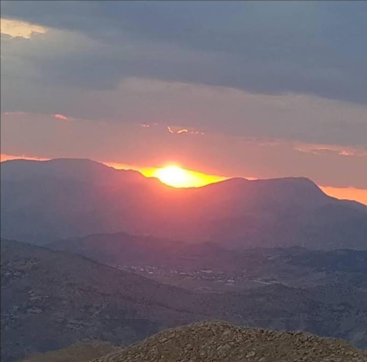 Nemrut Dagi Isik Pansi̇On Motell Karadut  Exteriör bild