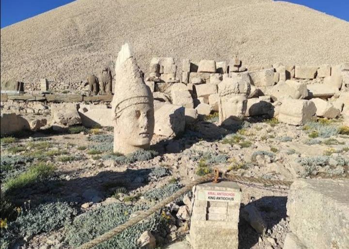 Nemrut Dagi Isik Pansi̇On Motell Karadut  Exteriör bild