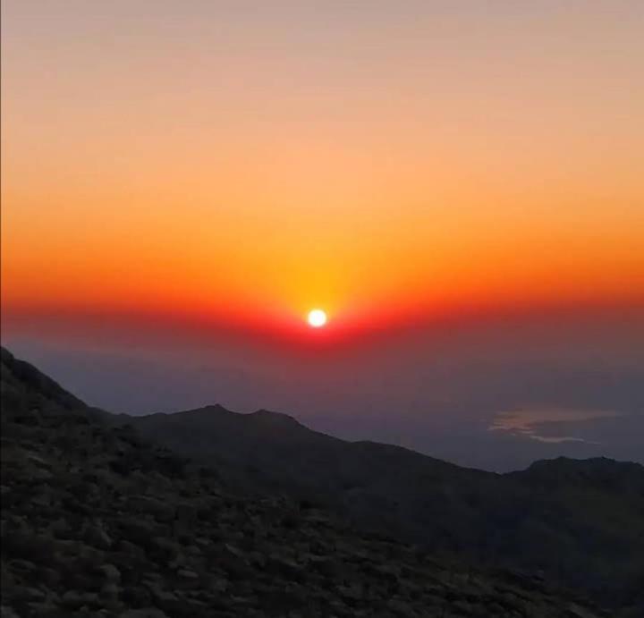 Nemrut Dagi Isik Pansi̇On Motell Karadut  Exteriör bild