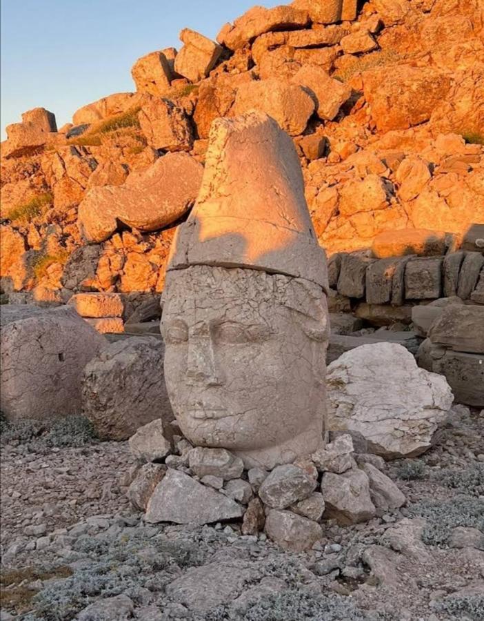 Nemrut Dagi Isik Pansi̇On Motell Karadut  Exteriör bild