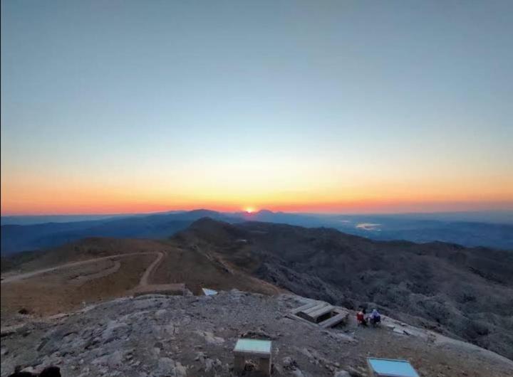Nemrut Dagi Isik Pansi̇On Motell Karadut  Exteriör bild