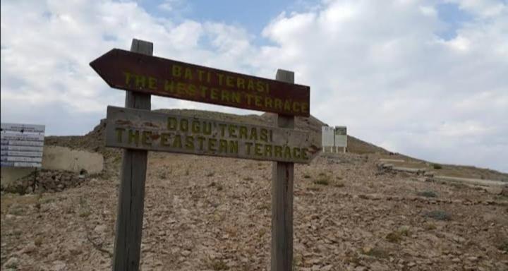 Nemrut Dagi Isik Pansi̇On Motell Karadut  Exteriör bild