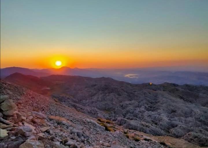 Nemrut Dagi Isik Pansi̇On Motell Karadut  Exteriör bild