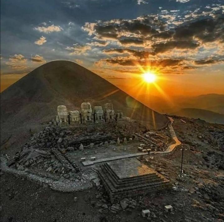 Nemrut Dagi Isik Pansi̇On Motell Karadut  Exteriör bild