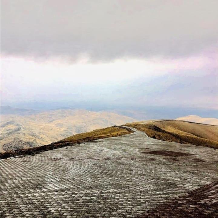 Nemrut Dagi Isik Pansi̇On Motell Karadut  Exteriör bild