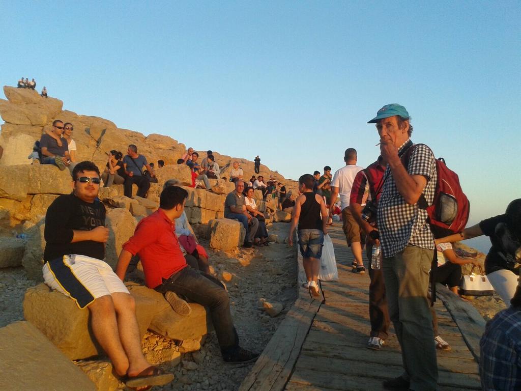 Nemrut Dagi Isik Pansi̇On Motell Karadut  Exteriör bild