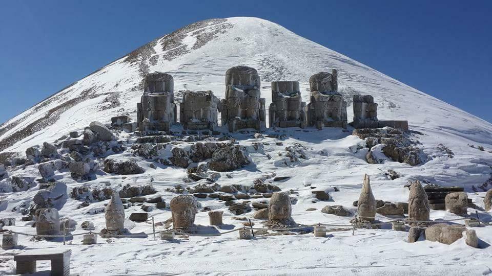 Nemrut Dagi Isik Pansi̇On Motell Karadut  Exteriör bild